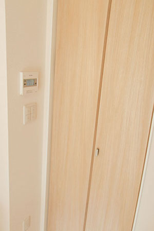web_pv_kitchen-3.jpg “壁にスイッチを集結”